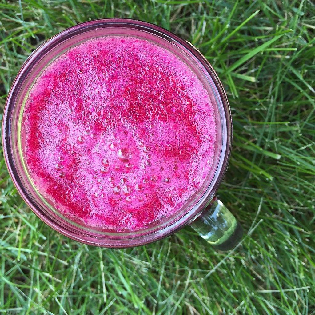 CleanEatsFast's tweet image. Beets for #firstbreakfast 🎶🎶 #beetit #beetsrhymesandrhythms #wegotthebeet 🎶🎶 #beets #hoorayveggies #CSA #locallove …