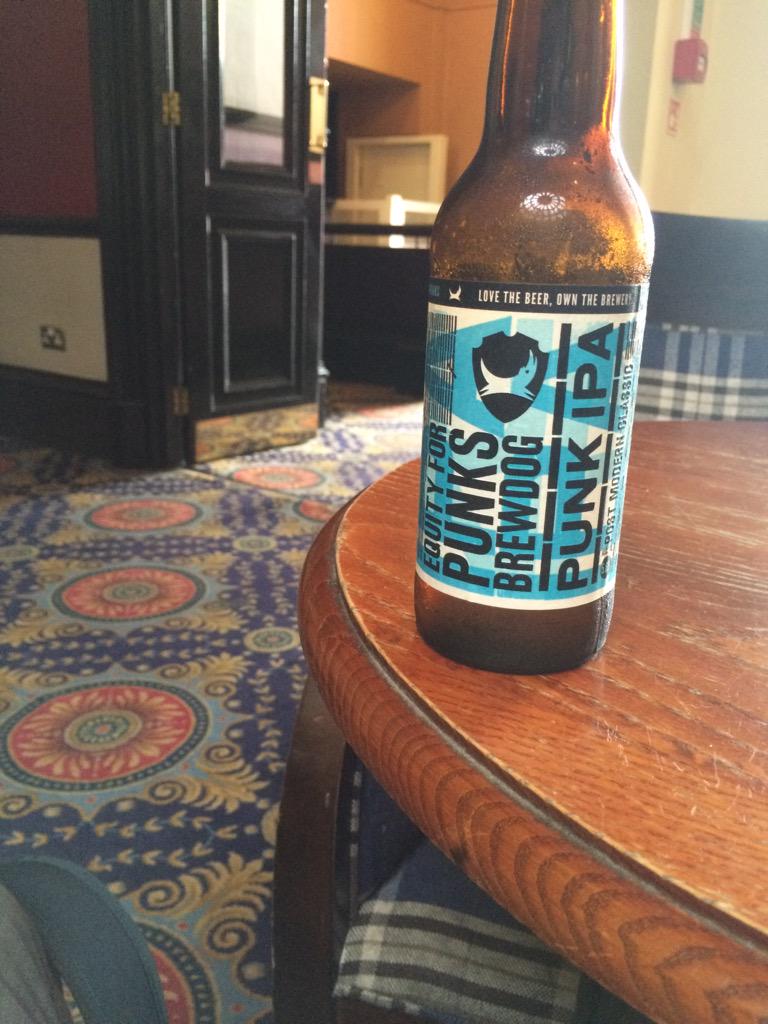 StuartDonnell1's tweet image. Life ain't all bad. Waiting for my train home. Fucking love that carpet though.