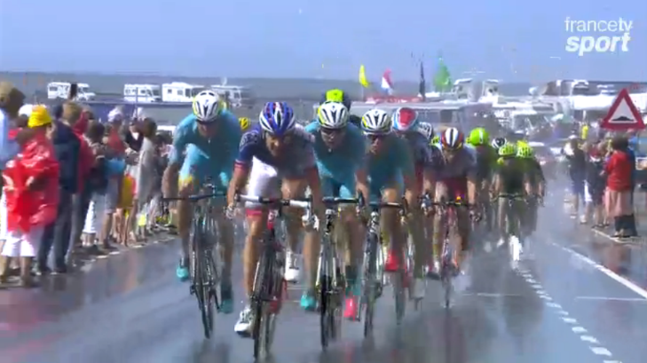 GroupamaFDJ's tweet photo. #AllezJerem full gas ! #TDF2015 http://t.co/aVeNyXSPpH