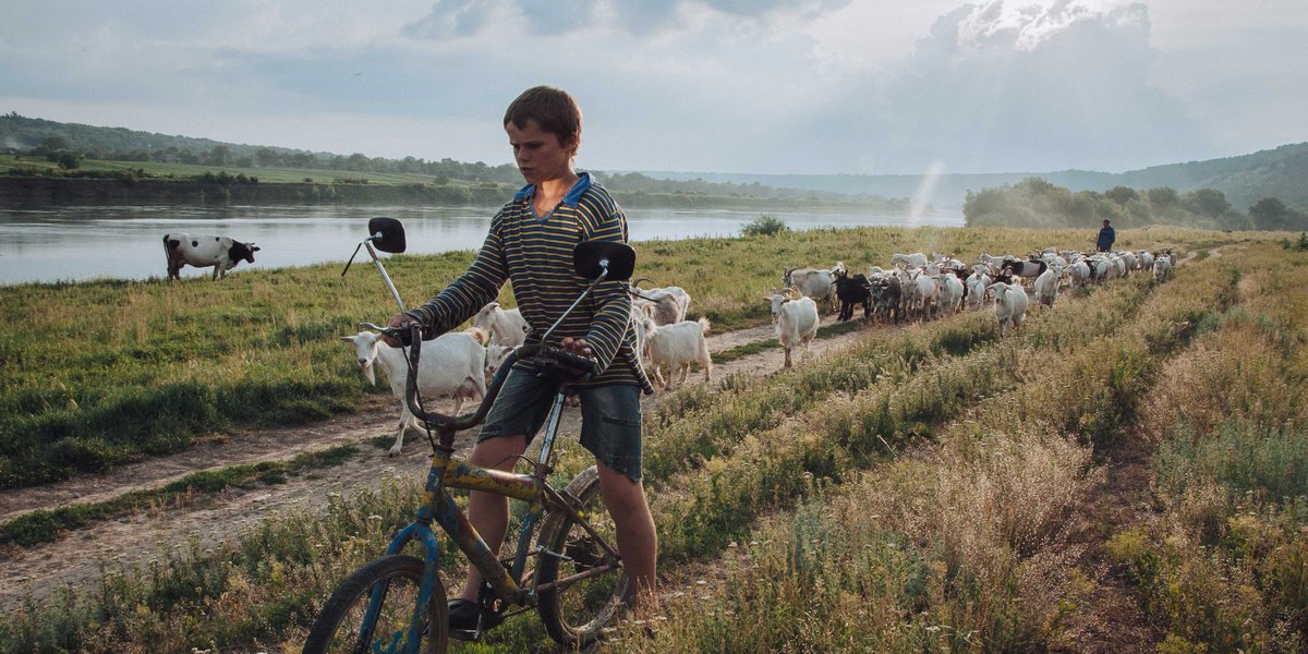 BusinessInsider's tweet photo. Step inside the tiny Soviet country that doesn't technically exist http://t.co/4PoQarFufp http://t.co/fIwpuZbg7A