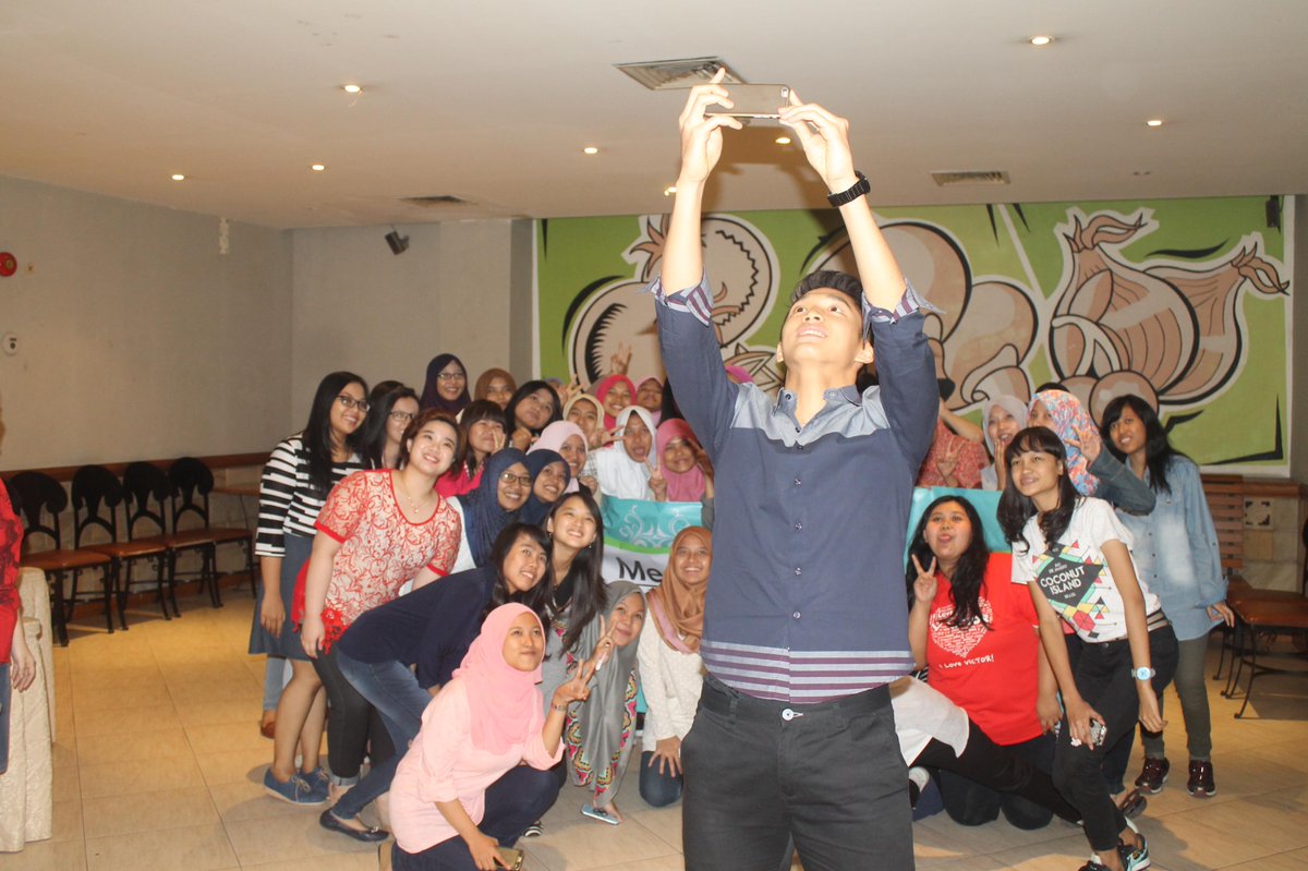 jurnalbultang's tweet photo. Bukber @kom_bulutangkis dan @JONACHIVERS_ bag 2 http://t.co/tXRnLEdAfs