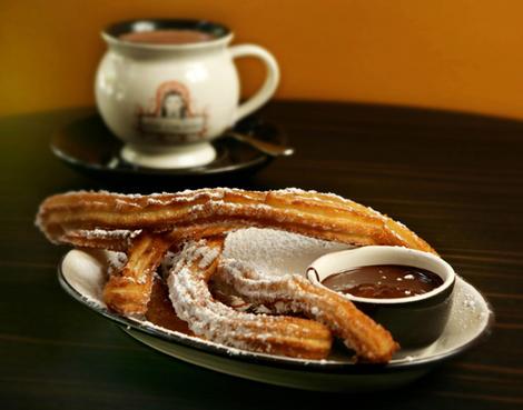 TravelReportMX's tweet image. Los domingos aquí se suele desayunar chocolate con churros castellano ow.ly/P9JGd @CyLesVida #turismo