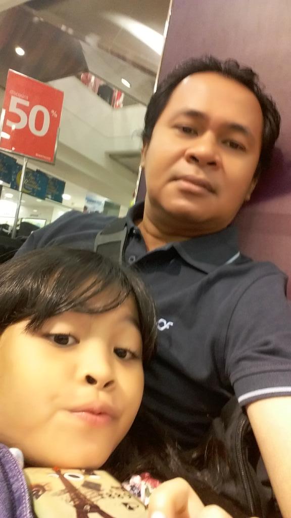 Capek jln-jln ngantarin savira.....