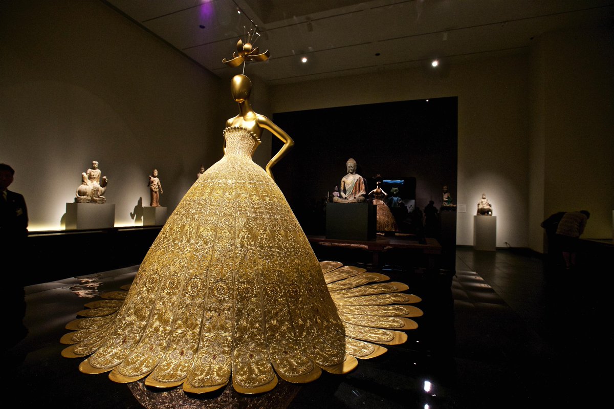 VideoDoc's tweet photo. . @metmuseum Spectacular... #Costumeinstitute #fashion #art #NYC #NewYork #theMet #China http://t.co/KdQVHFvtYw