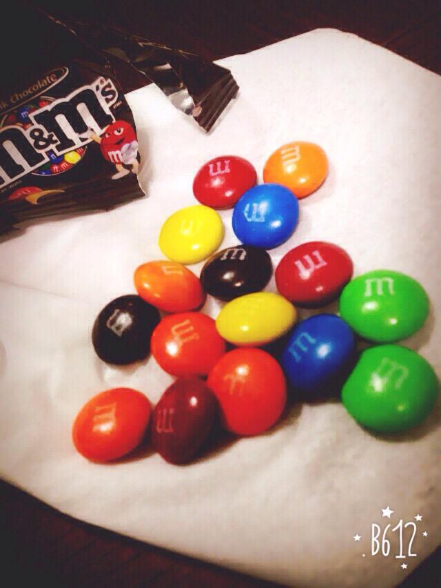 u20njac9's tweet photo. やっぱり外国のお菓子のこの色合いが大好き
#HollywoodChoice2015OneDirection http://t.co/nviDaUOWcw