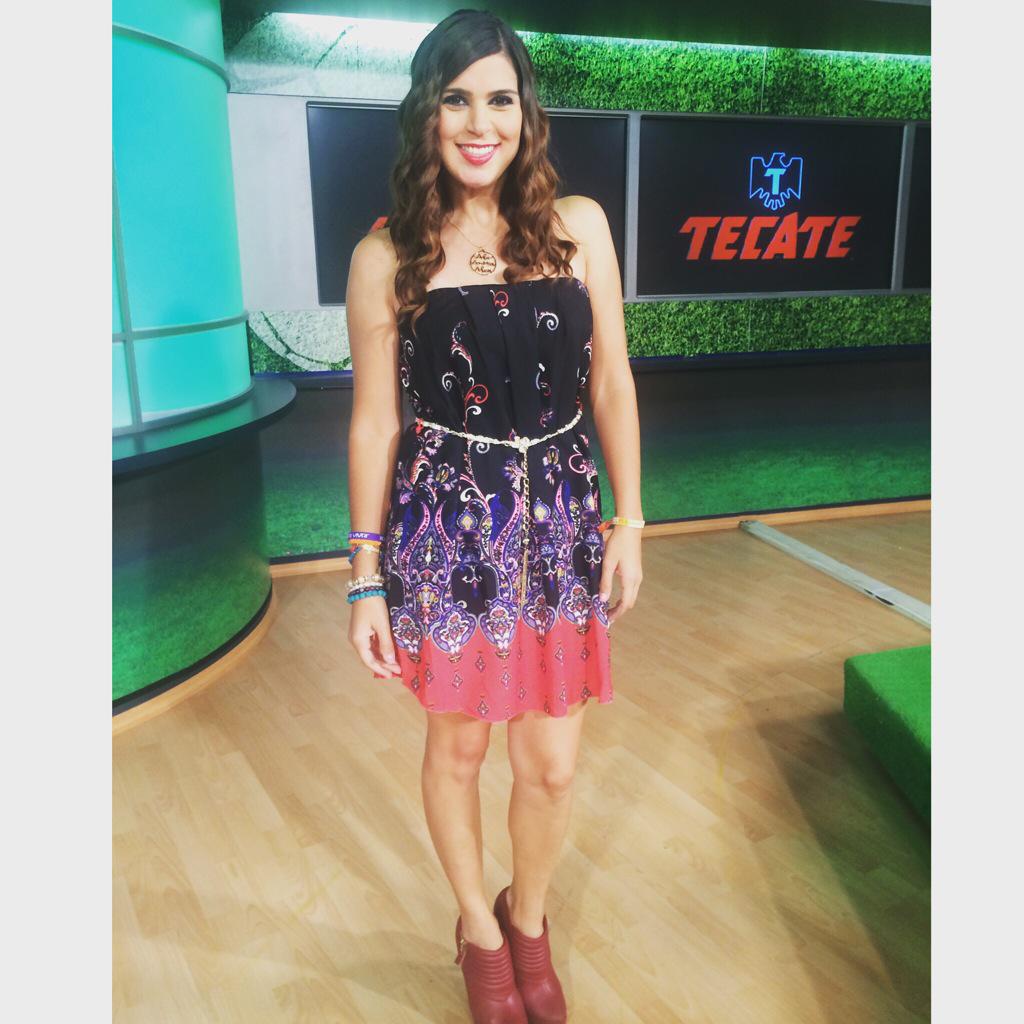 annagzz's tweet photo. Buenos días! Que tal va su domingo? #ttbluesjeans #sports #tv @TTBluesJeans http://t.co/2g1xoYpXht