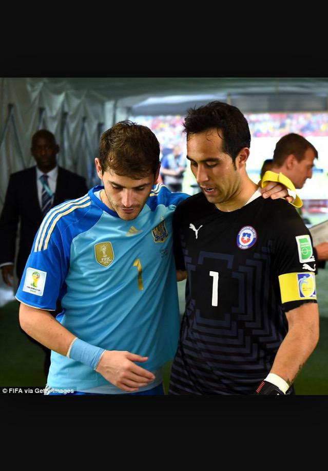 XaviSupport's tweet photo. Congratulation To #Chile #CopaAmerica #CopaAmerica2015 #Iker #Casillas #SanIker #6raciesXavi #ClaudioBravo #Xavi http://t.co/iTIVIuNwPA