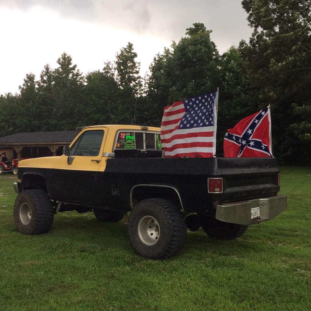 iMudCountry's tweet photo. Can you spot that iMud decal? @UWnt2 @younto_offroad @dirtyoffroad @slightlybentatv http://t.co/1UU4yaPvgE