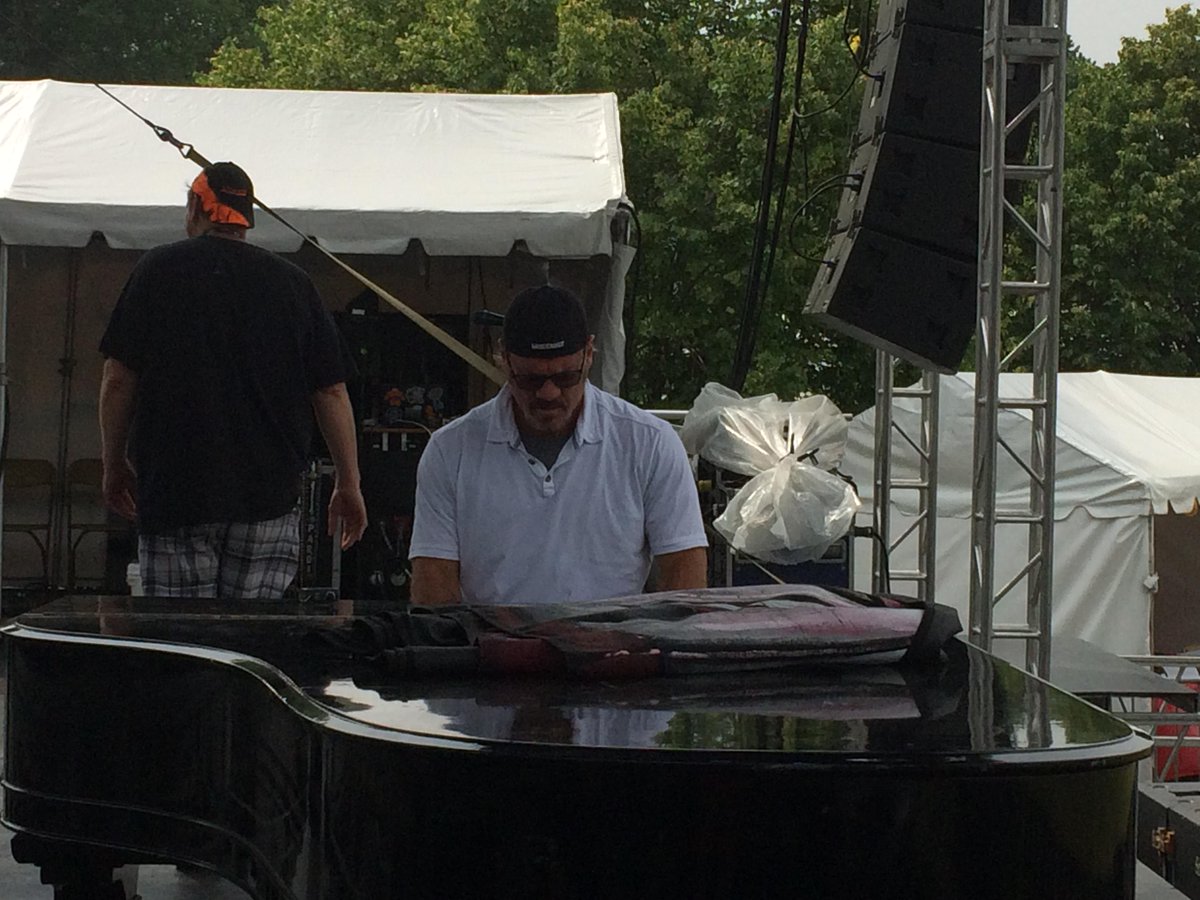 philvassar's tweet photo. Early morning flight from Pittsburgh, but still have time for soundcheck.. #noPHILter 2015 @aTasteofMN w/@BUZN1029 http://t.co/ixSUqm15EV