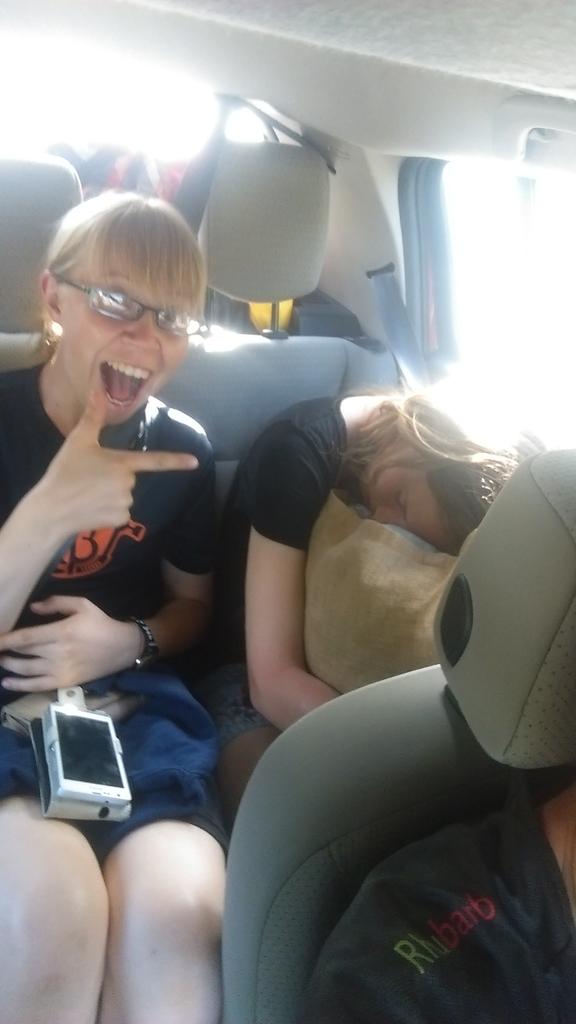 Kelly is #restinghereyes. Both these girls worked blooming hard this weekend.