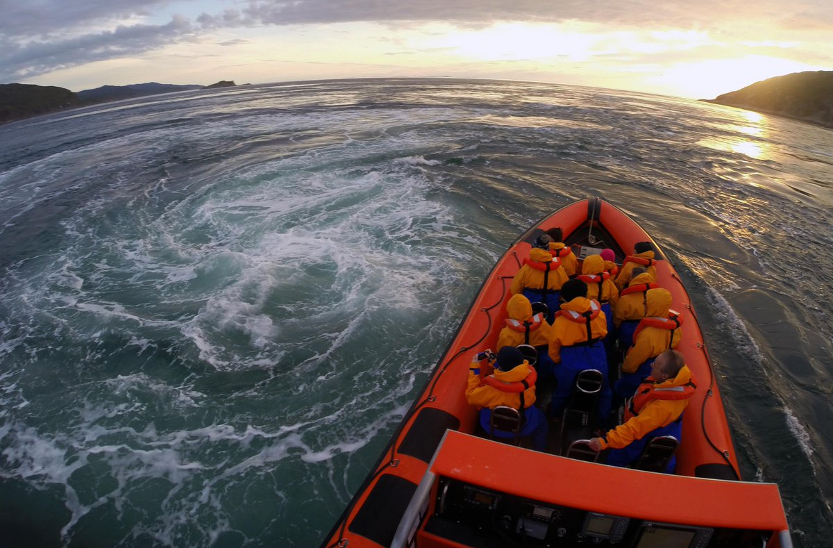 seafarioban's tweet photo. No words needed ... #Whirlpool #Sunset - taken by crew member Paddy. #Easdale #ig_oban #exploreoban http://t.co/yxec4dcJUD