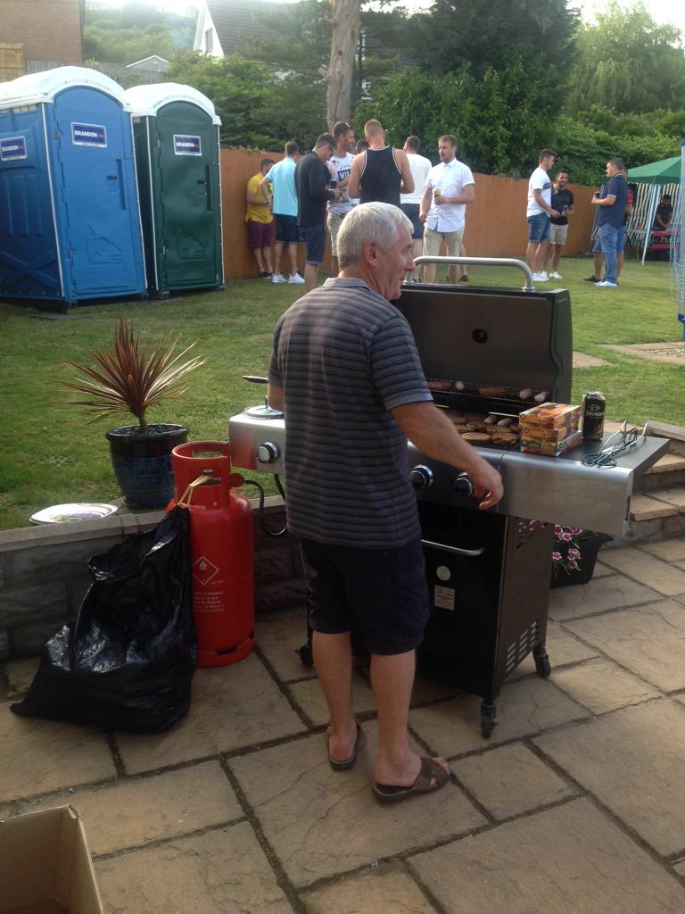Macca_boy85's tweet photo. What a great day yesterday for my 30th with friends and family! #maccafest ☀️☀️🎶🎶🍷🍷🍺🍺😎😎🎵🎵 #makingmemories http://t.co/C2NTXC3RwI
