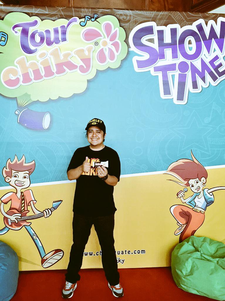 wicholopez's tweet photo. #TourChikyGuate Por arriba o por abajo, acá ando apreciándo mucho talento de jóvenes chapines http://t.co/NcxNg1F8pq