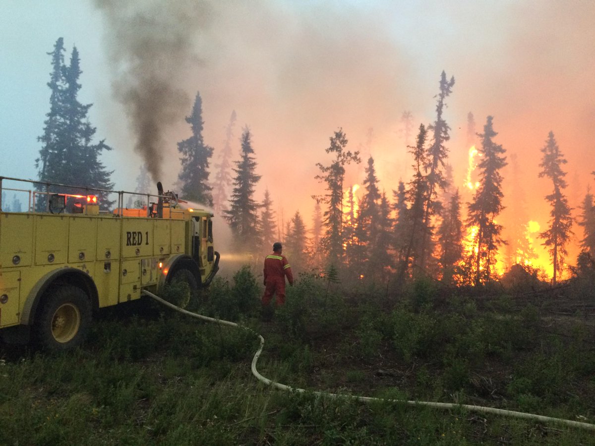 SKGov's tweet image. La Ronge evac complete at midnight, province is requesting Cdn Forces help to fight #skfire facebook.com/SKGov/posts/10…