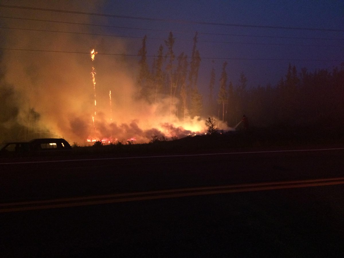 SKGov's tweet image. La Ronge evac complete at midnight, province is requesting Cdn Forces help to fight #skfire facebook.com/SKGov/posts/10…