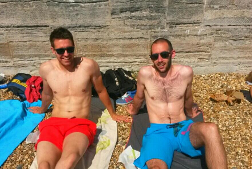 JavierDest's tweet photo. Summer is here. #hotwalls #living @Zyce_big http://t.co/jH8WKJeR9B