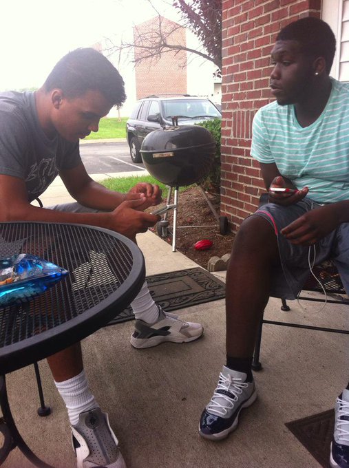 What niggas be on 24/7😂 http://t.co/7y8v9cvApM<a href="/tag/studentbarber"class="tags"><span>#studentbarber</span></a>