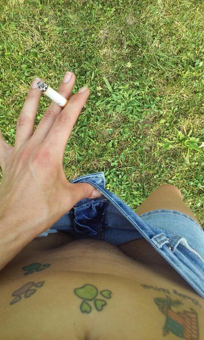 Mowing lawns today with no panties. http://t.co/1hr8V4CSQK<a href="/tag/feelssogood"class="tags"><span>#feelssogood</span></a>