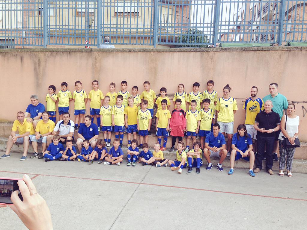 itu_4's tweet photo. Grandes @ADLLardero ENHORABUENA!!10 años y mucho futuro.Espero tengáis apoyo con tanto trabajo @AytoLardero GRACIAS!! http://t.co/L1thJyMRMI