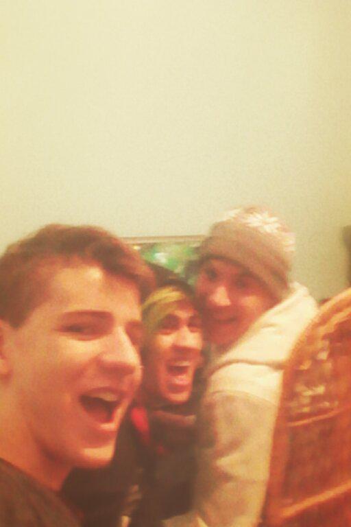 ShiaamIV's tweet photo. #Felisidad #Hamigos #Dibersion @mauriciodangel http://t.co/bQT3a4fERa