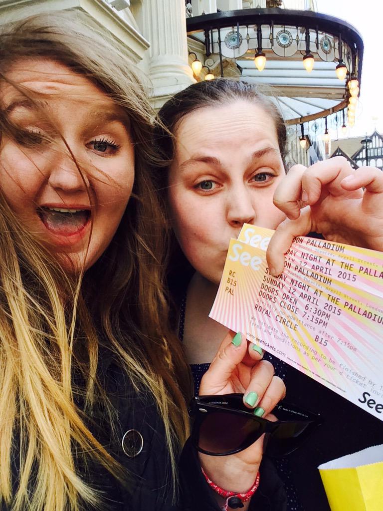 Heidi_MirandaH's tweet photo. Happy birthday to one amazing person @ceri_MirandaH love you my cray cray monkey shouter!!! 🙈🙊 http://t.co/Tub5RqrIvX