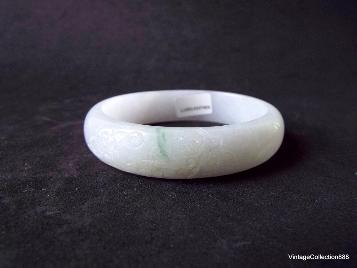 VCollection888's tweet photo. Jadeite Jade Bangle 翡翠 Fei Cui shaped "oval" hand-carved &amp;quo… http://t.co/4ncOackNHW #Etsy #JadeBracelet http://t.co/3ese5DNfiX