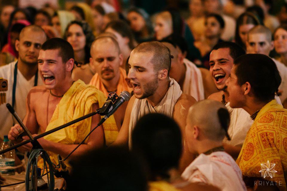 пушпа самадхи шрилы прабхупады маяпур. шрила прабхупада арати. харе кришна 16 кругов. харе кришна 16 кругов. харе кришна 16 кругов.