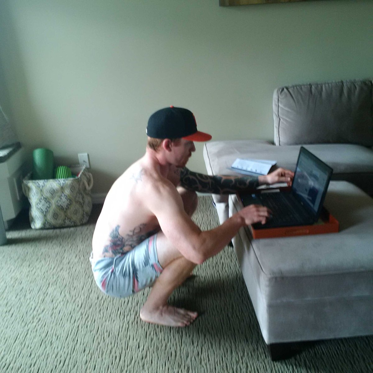 jtcrossfit's tweet photo. Sunday work on the computer! #technology #naturalmovements @ErwanLeCorre @MovNat #bestrongtobehelpful #back2basics http://t.co/pOSRLmjQIX