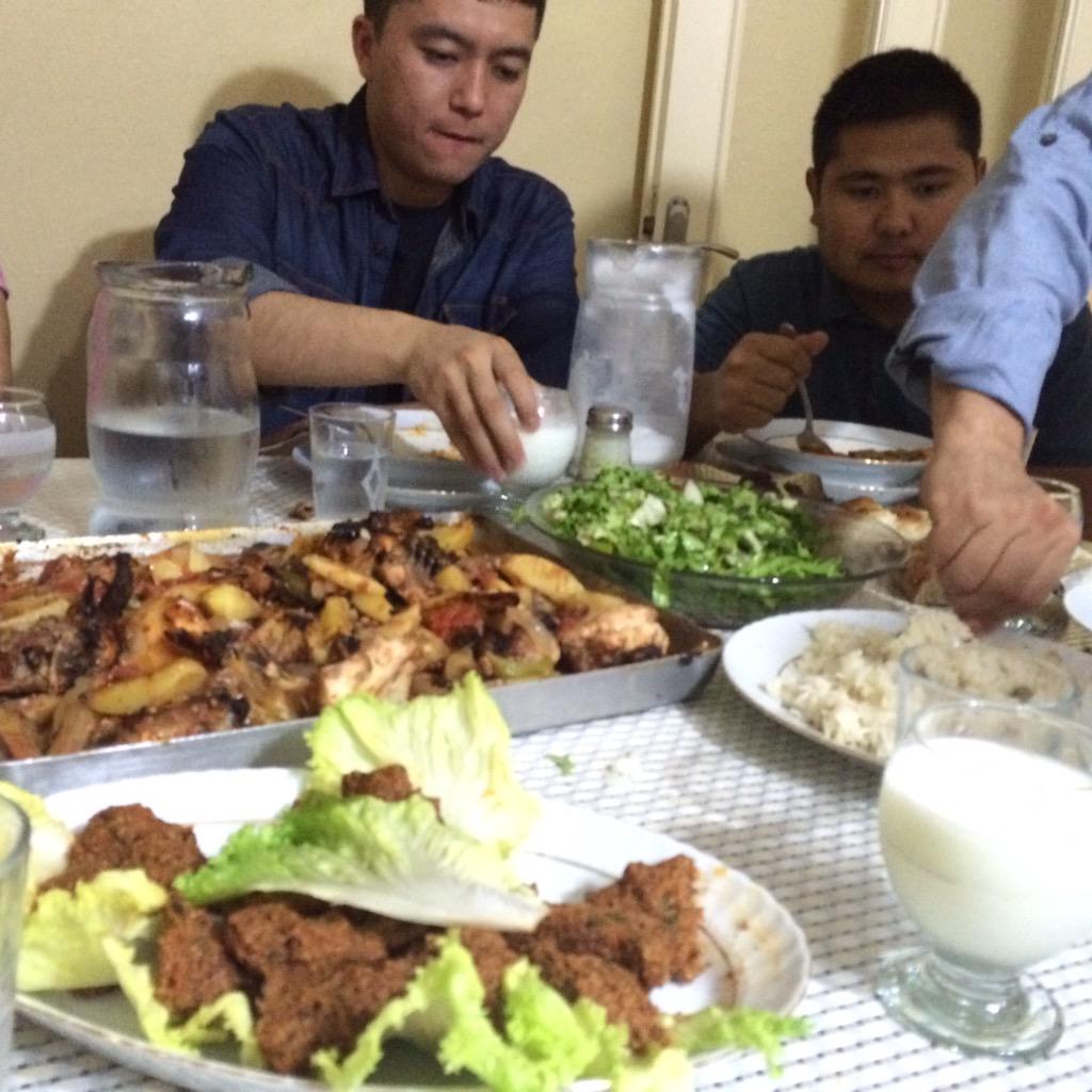 Kadkyk's tweet photo. Medeniyet kulübü Ramazan şenliği prog 18.gün iftarımızdan kareler http://t.co/FUsoURcEXq