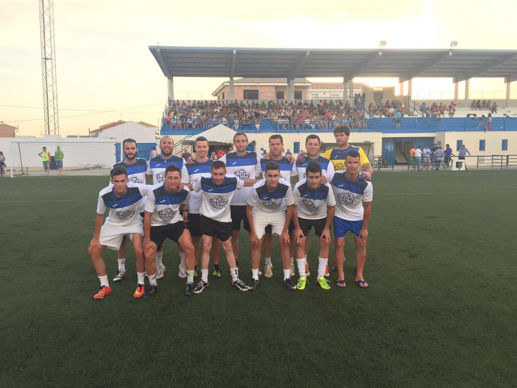F7peal's tweet photo. Comienza la final del VIII TORNEO DE F7 PEAL DE BECERRO. La Lola vs Eolo ⚽️ http://t.co/99Cut1NYKu