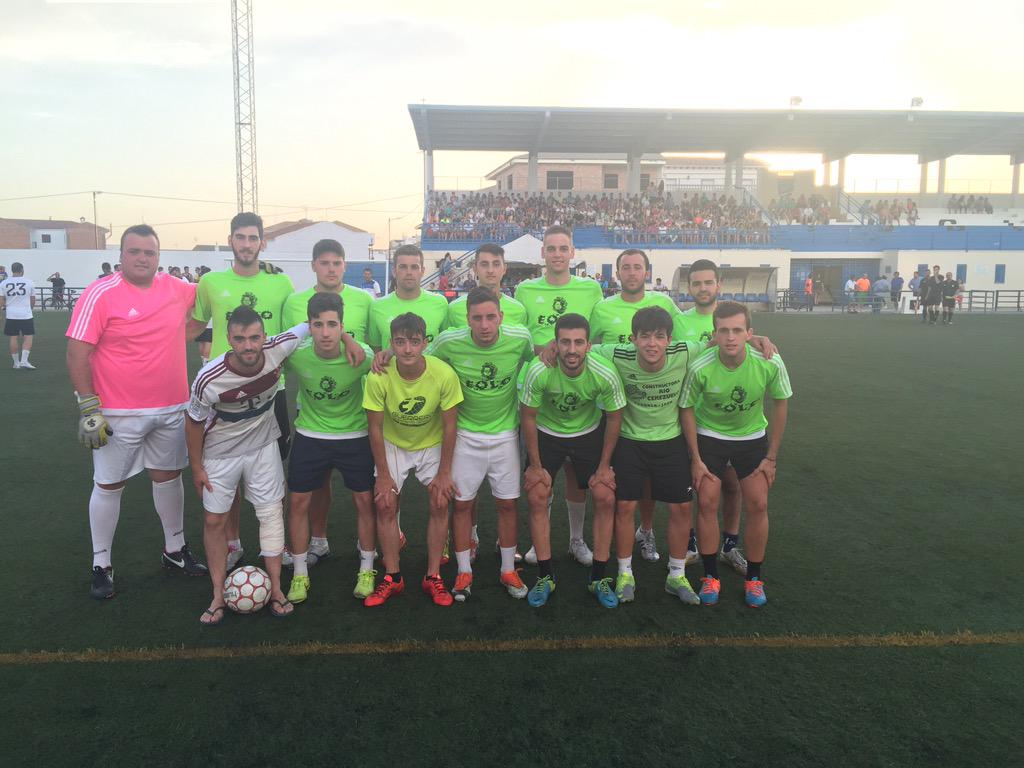 F7peal's tweet photo. Comienza la final del VIII TORNEO DE F7 PEAL DE BECERRO. La Lola vs Eolo ⚽️ http://t.co/99Cut1NYKu