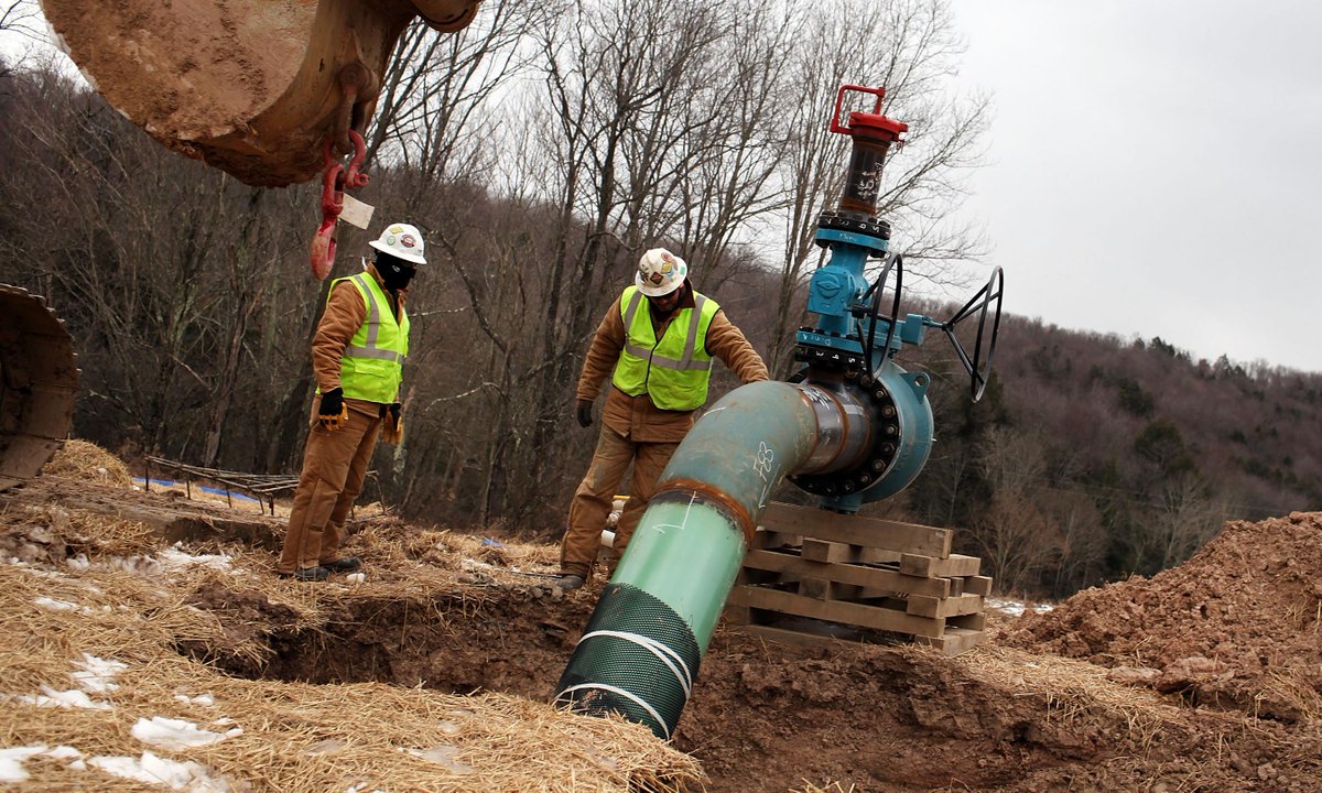 sarahlee310's tweet photo. Secrecy over fracking chemicals clouds environmental risks, advocates say http://t.co/2w9didPko0 http://t.co/Xc9DnKcKJH