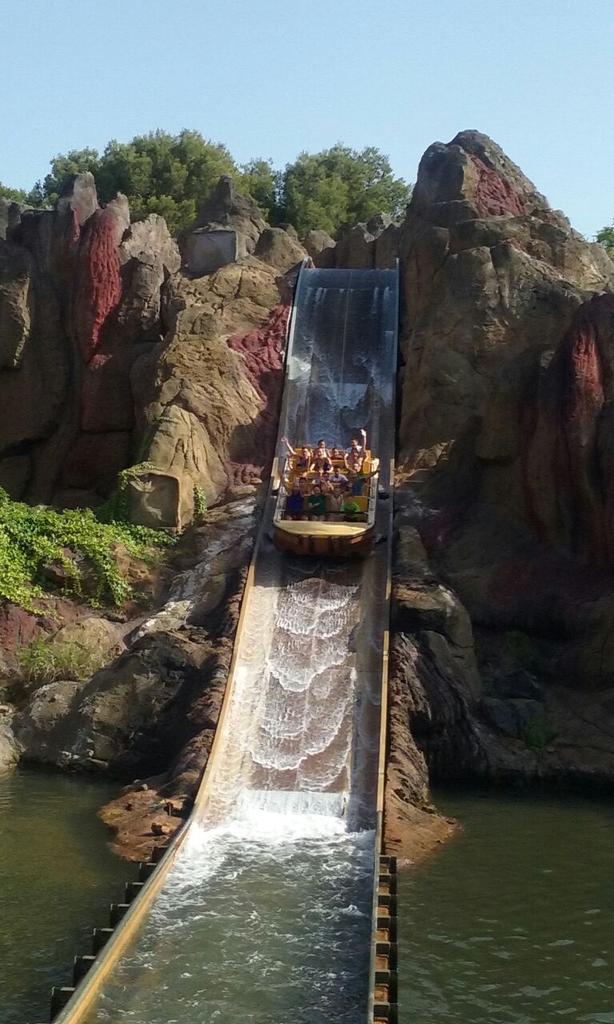 Pasando un día inolvidable
En Port Aventura porque 
Somos una gran familia.
#PortAventura 
#VeranoRefrescante