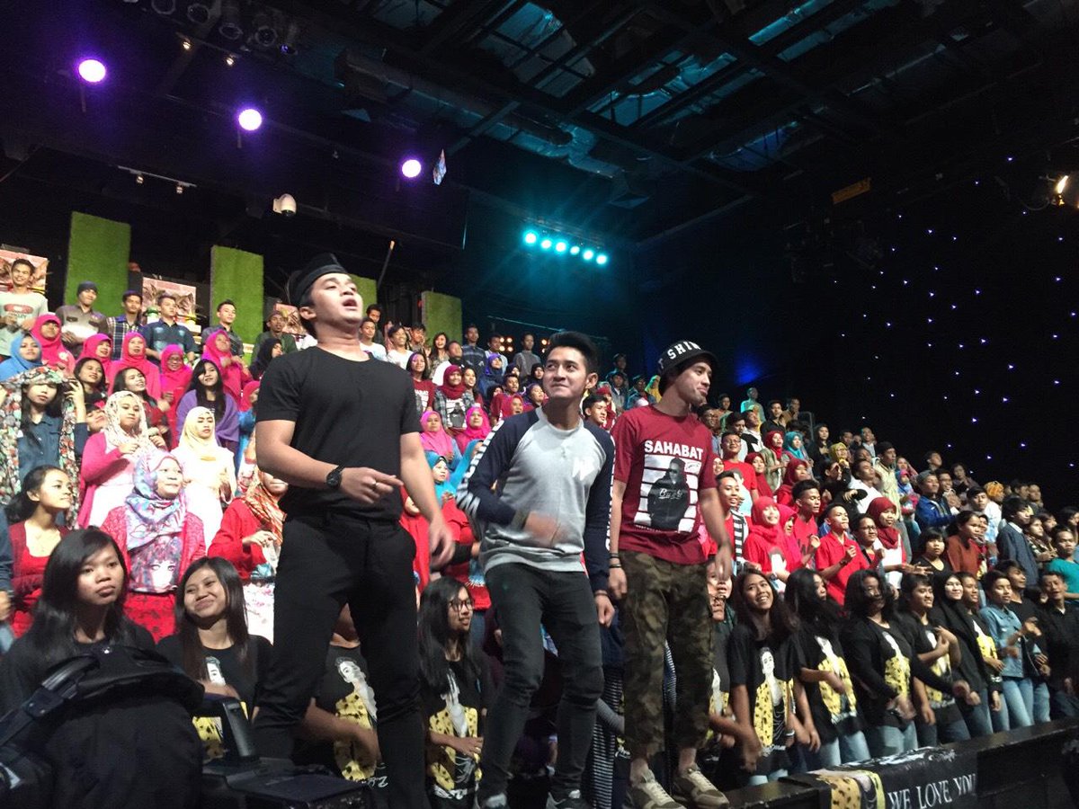 TRANSTV_CORP's tweet photo. Mana jogetannya fans dr @bangbily @TarraBudiman @ChandKelvin  #SII_withTBC #SAHURWITHCELEB http://t.co/9DED35TRDe
