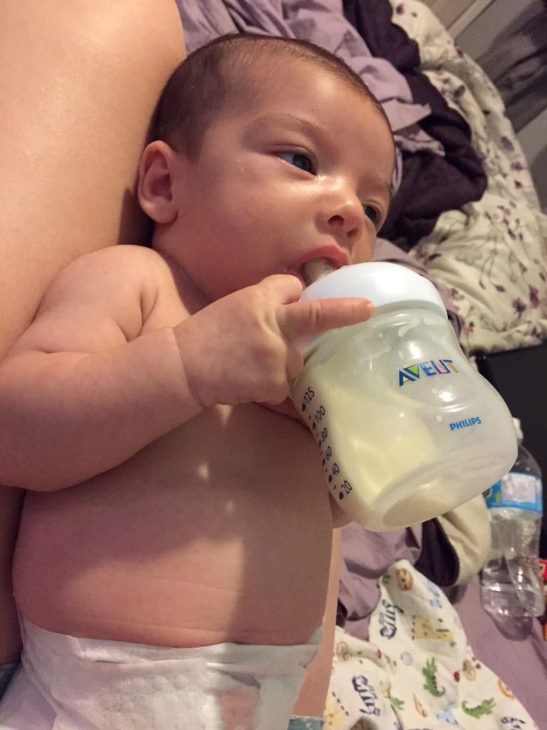 milfmoneey's tweet photo. Fuck you mom I wanna hold my own bottle http://t.co/OYDMEcIjUL