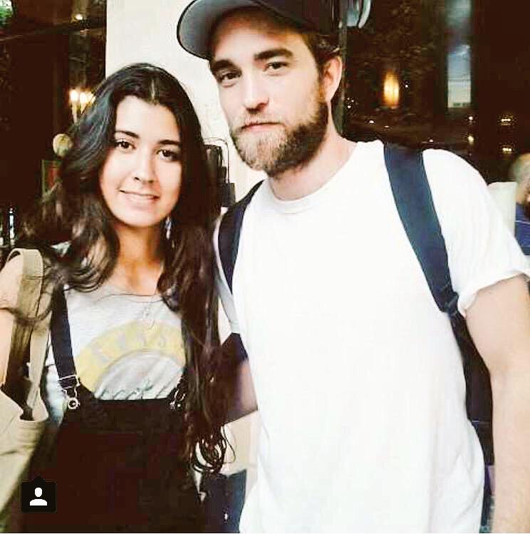 socalmom2four's tweet photo. Rob...always so good to his fans β€οΈ #ParisRob #luckyParis #luckyfans #sosweet #fanpics http://t.co/ENYXkqgw0u