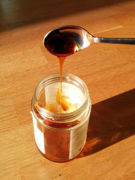 Bringing the spring home: Dandelion honey …fficientlyadvancedmagic.wordpress.com/2015/07/05/bri…