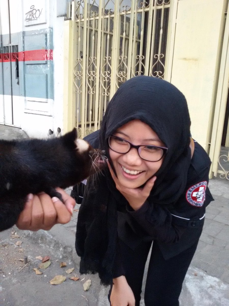 ada kakak cantik di cium musang, elu kapan mblo ? digigit iye, #eh
:P cc <a href="/shifamahara/">Shifa NM</a>