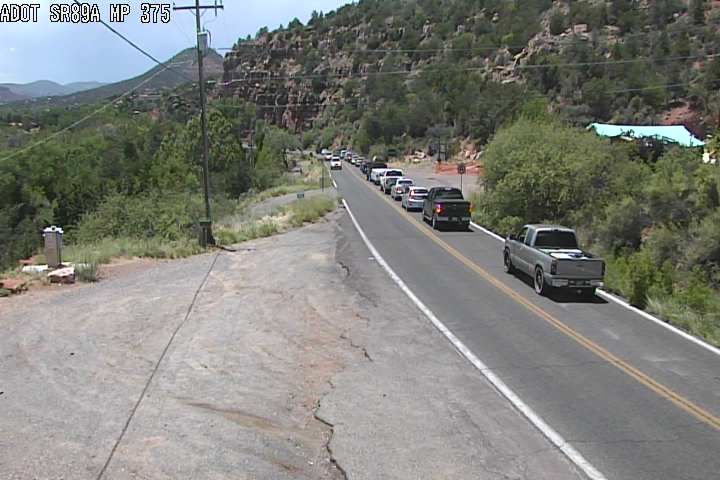 ArizonaDOT's tweet photo. Freeways are not alone with heavy traffic: This is SR 179 heading south into Sedona (mile 375). http://t.co/jOfOfsrcOA