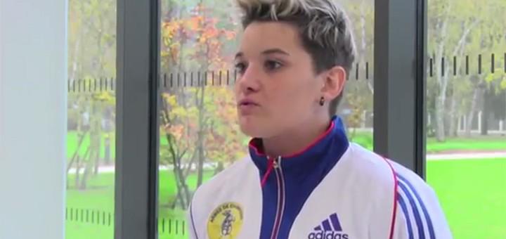 La nageuse Mélanie Hénique porte plainte pour agression homophobe tetu.com/2015/07/05/new…