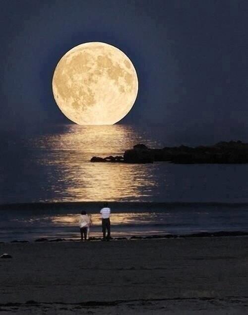 Luna llena en Grecia.