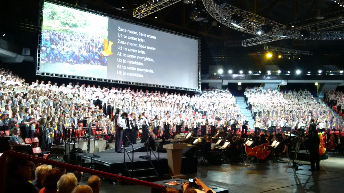 fine_idea's tweet photo. 25 accordionists accompany choir for medley of summer camp songs,  enthusiastic  audience participation @Dainusvente http://t.co/yjFrvDA0yD