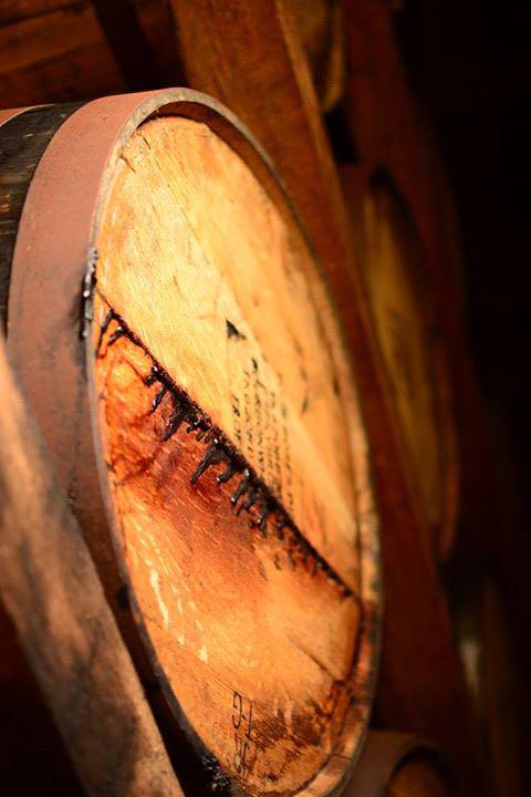 4RosesBourbon's tweet photo. Bourbon rule to remember: To be called straight bourbon it must be aged for at least 2 years. #BourbonRules http://t.co/Pn2XXtY40r