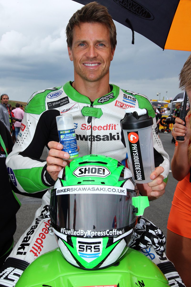 racingellison's tweet photo. @SimonWhat @CCKawasaki @BikersKawasaki @xpresscoffee @ShoeiHelmetsUK @physique_design @bradhowell @sarah77ellison http://t.co/bwkKln6u9a