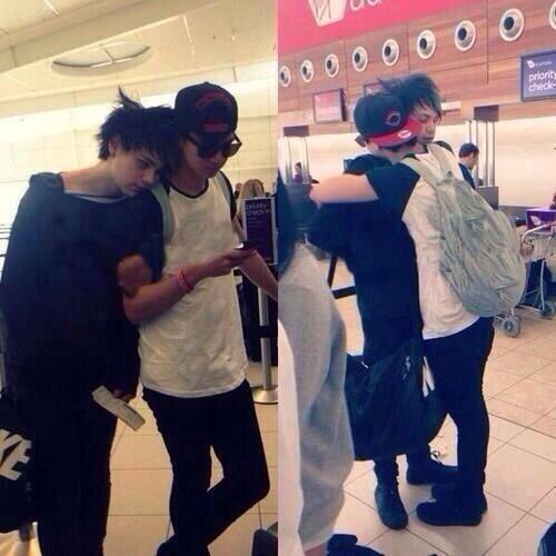 5sosTumblrPL's tweet photo. Malum = friendsGoal http://t.co/LQeOtLfPrz