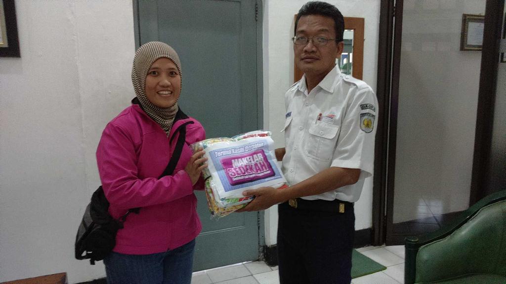 #MSsebar1000mukena #MSmalang kmrn menyalurkan donasi Mukena kpd Pengurus Musholla Stasiun Kota MLG. <a href="/MakelarSedekah/">@MakelarSedekah</a>