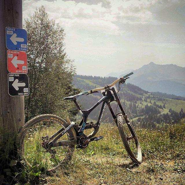 BiciLive's tweet photo. Today I "baptized" this super beauty... GASAL!!!
#Lapierre #sram #GravitySchool #lesgets #iambicilive #bicilivemoun… http://t.co/qTV7BaQkts