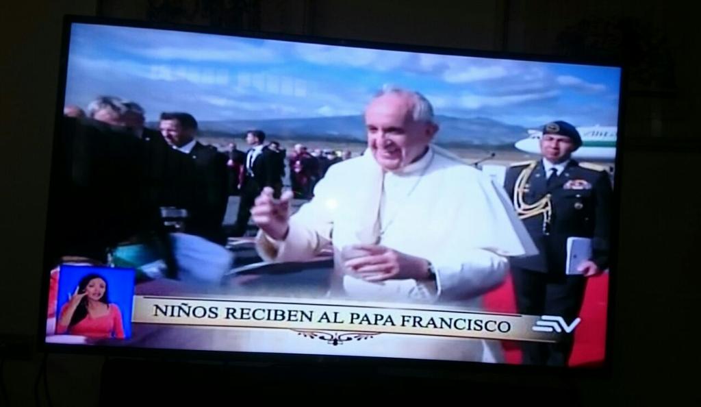 oswaldohidalgoe's tweet photo. Que lindo ver por segunda ocacion a un PAPA de visita al ECUADOR. http://t.co/FUg4447G8x