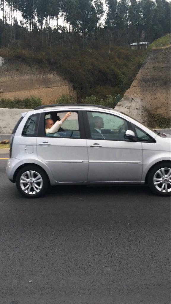 Apenas paso <a href="/Pontifex_es/">Papa León XIV</a> la gente grito #FueraCorreaFuera <a href="/ppsesa/">José Serrano Salgado</a>