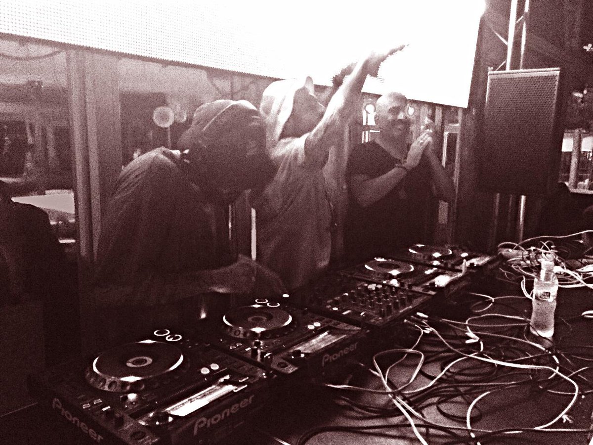 HouseNomads's tweet photo. On #Ibiza these crazy moments just happen! @BORABORAIBIZA takeover by @2GenMusic ​hosted by @thezombiekids #ibiza2015 http://t.co/D15MaOtpam